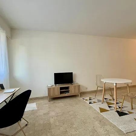 Appartamento Pleasant 1-bedroom Close To The Seaside Antibes