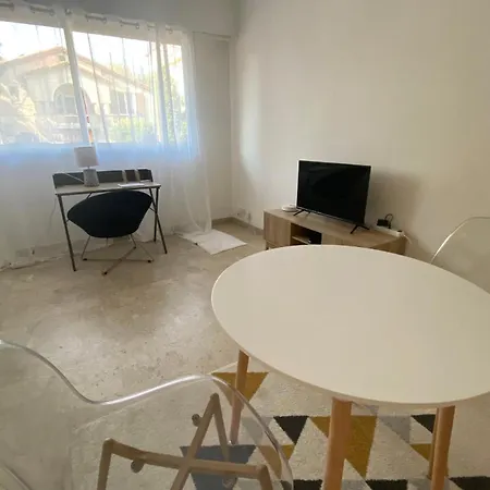 Appartamento Pleasant 1-bedroom Close To The Seaside Antibes