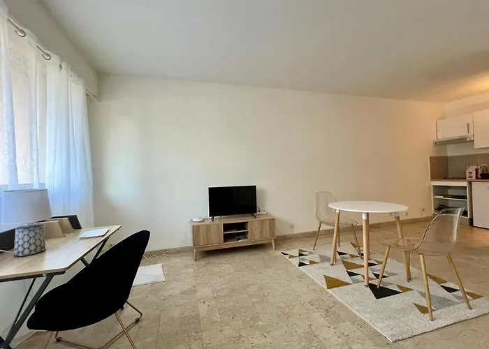 Appartamento Pleasant 1-bedroom Close To The Seaside Antibes